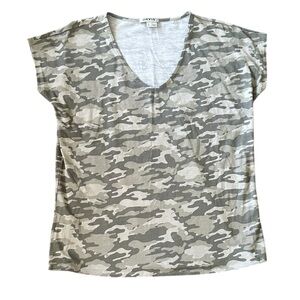 ORVIS olive green camouflage v-neck cotton blend T-shirt size Large
